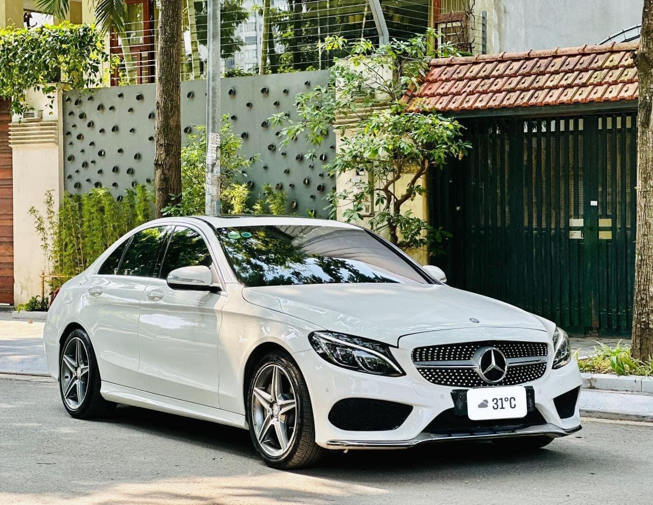 Thuê xe sang có lái Mercedes